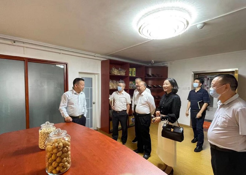 湖南農業發展投資集團黨委副書記、 副董事長、總經理楊正華一行到華實高調研工作